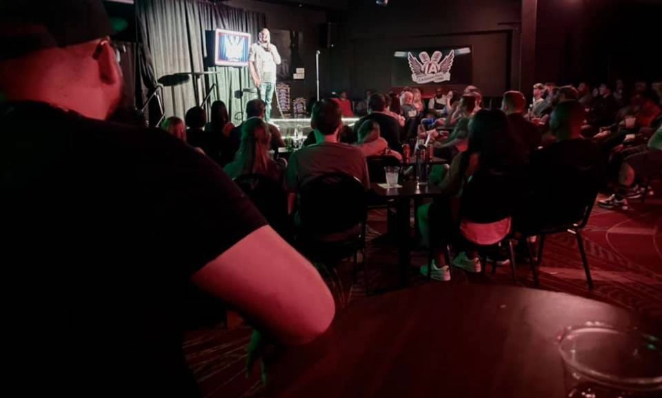 Las Vegas: L.A. Comedy Club at the STRAT Entry Ticket - What to bring and who this is for