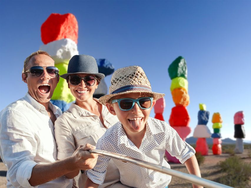 Las Vegas: Las Vegas Sign + 7 Magic Mountains + Photoshoot - The mini photoshoot and your included digital photos