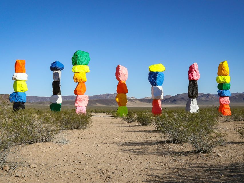 Las Vegas: Las Vegas Sign + 7 Magic Mountains + Photoshoot - Guide matters: friendly, bilingual help that keeps you moving