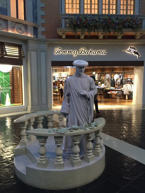 Las Vegas: Las Vegas Strip Night Tour en Español - Wedding Chapels and the World-Famous Pawnshop: A Look at Las Vegas Beyond Hotels