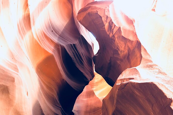 LAS VEGAS: Lower Antelope(PRIME TIME) Horseshoe Bend Lake Powell - Lower Antelope Canyon Prime Time: where the lighting does the heavy lifting