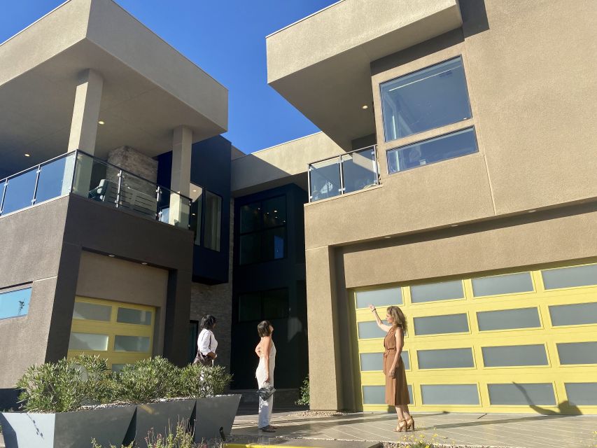 Las Vegas: Luxury Home Tour with Snacks and Drinks - Desert scenery from the road: the views you miss staying on the Strip