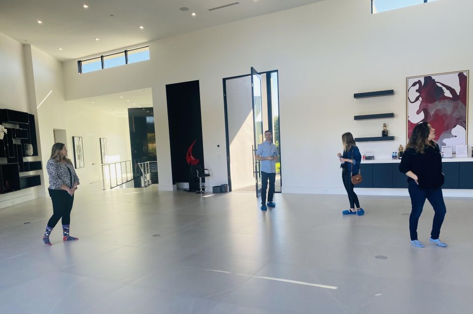 Las Vegas: Luxury Home Tour with Snacks and Drinks - Price and value: is $84 a good deal for this kind of tour?