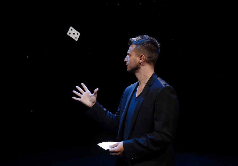 Las Vegas: Mat Franco Magic Reinvented Nightly Show Ticket - Effects matter: strobe lights and theatrical smoke
