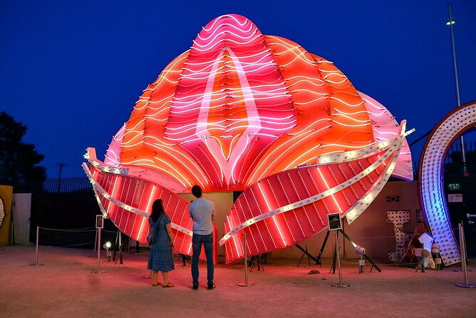 Las Vegas: Neon Museum Night Experience and Open-Top Bus Tour - The Welcome to Fabulous Las Vegas sign: quick photos done right