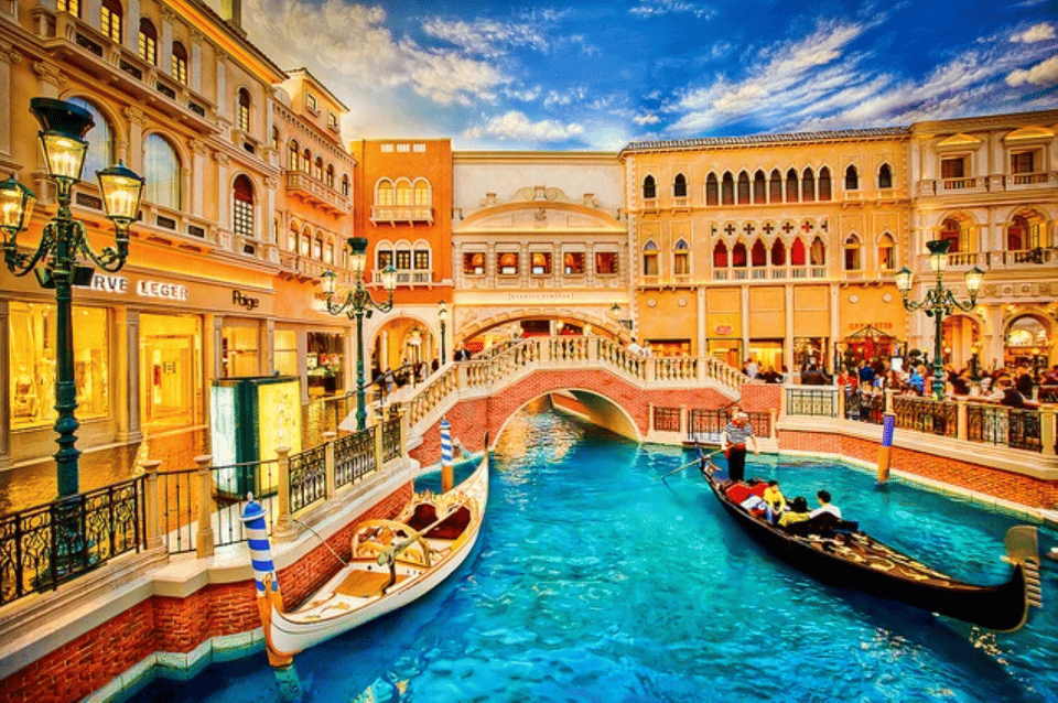 Las Vegas: Night City Tour with Hotel Pickup - Walking Pace and Comfort: The Real Trade-Off