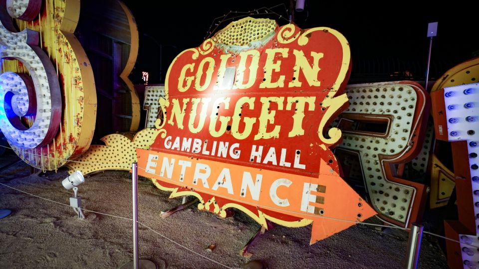 Las Vegas: Night Helicopter Flight and Neon Museum Tour - Night Helicopter Flight: How the 10–12 Minutes Over the Strip Lands