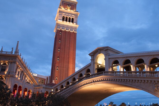 Las Vegas Night Tour in Spanish - Why this 6 PM night loop works for first-timers