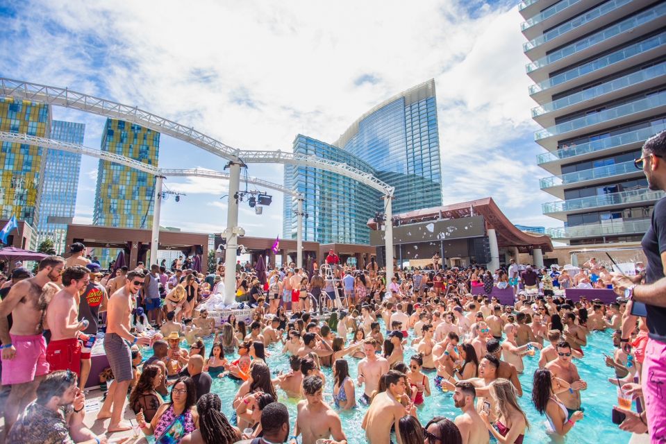 Las Vegas: Party Bus Day Club Tour with Drinks & Club Entry - Skip-the-line, no-cover entry: what that really saves you