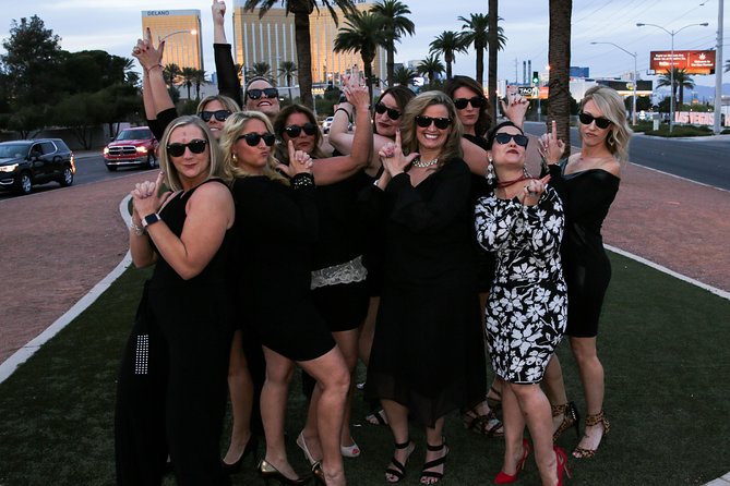 Las Vegas Photo Tour by Luxurious Vehicle - Vehicle Comfort, Champagne, and the 21+ Detail