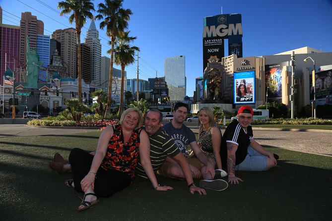 Las Vegas Photo Tour by Luxurious Vehicle - Limousine vs Party Bus: A Small Detail That Can Change the Vibe