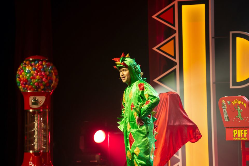 Las Vegas: Piff the Magic Dragon Show at the Flamingo - Holiday Twist in December 2025: Piff’s Piffmas Pifftacular
