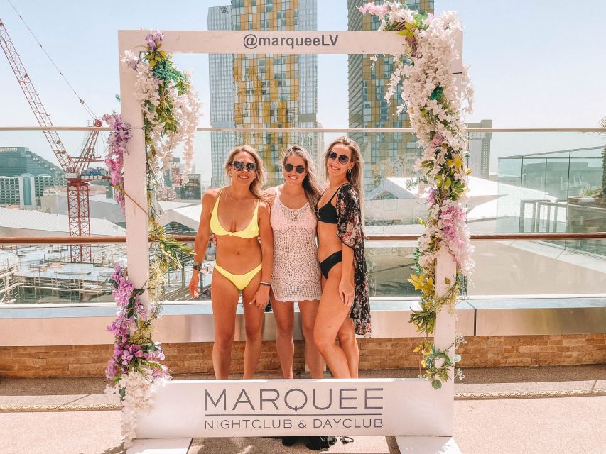 Las Vegas: Pool Crawl with Free Drinks on the Party Bus - Price and logistics for a 5-hour Strip sprint