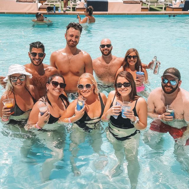 Las Vegas: Pool Crawl with Free Drinks on the Party Bus - First drink stop on the Strip: a 50-minute guided start