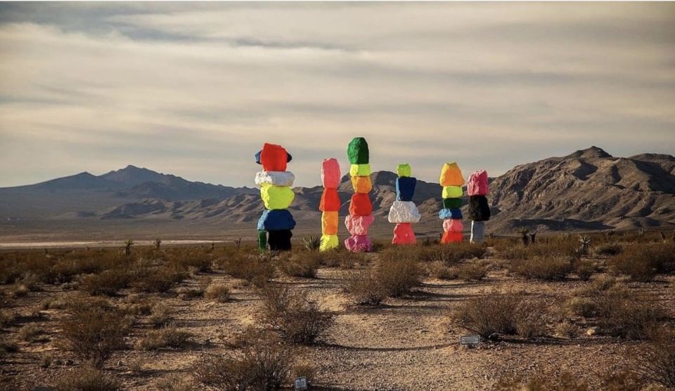 Las Vegas: Private 7 Magic Mountains and Vegas Sign Car Trip - Seven Magic Mountains: Ugo Rondinone’s stacked boulders in the Ivanpah Valley