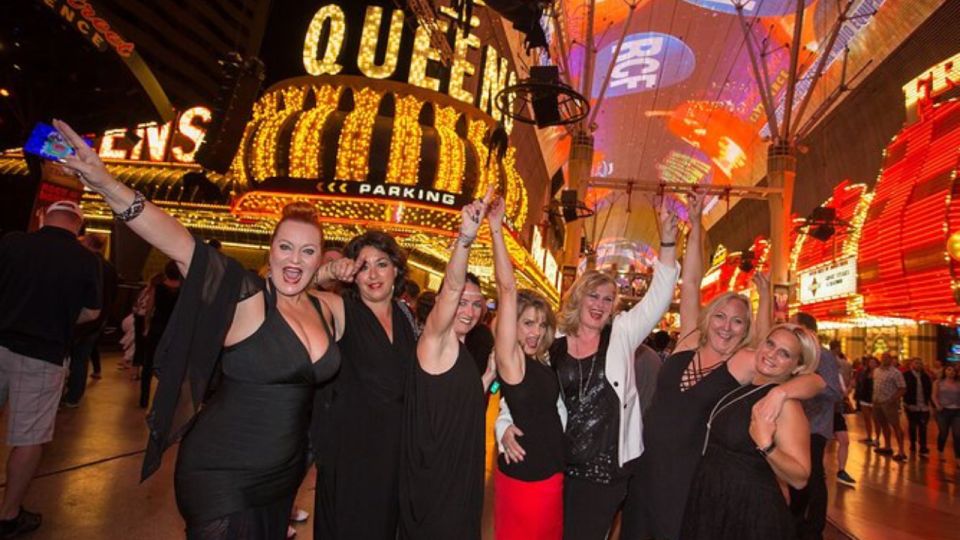 Las Vegas: Private Party Bus Tour Of Vegas Strip w Champagne - Route flexibility on a 1-hour timeline