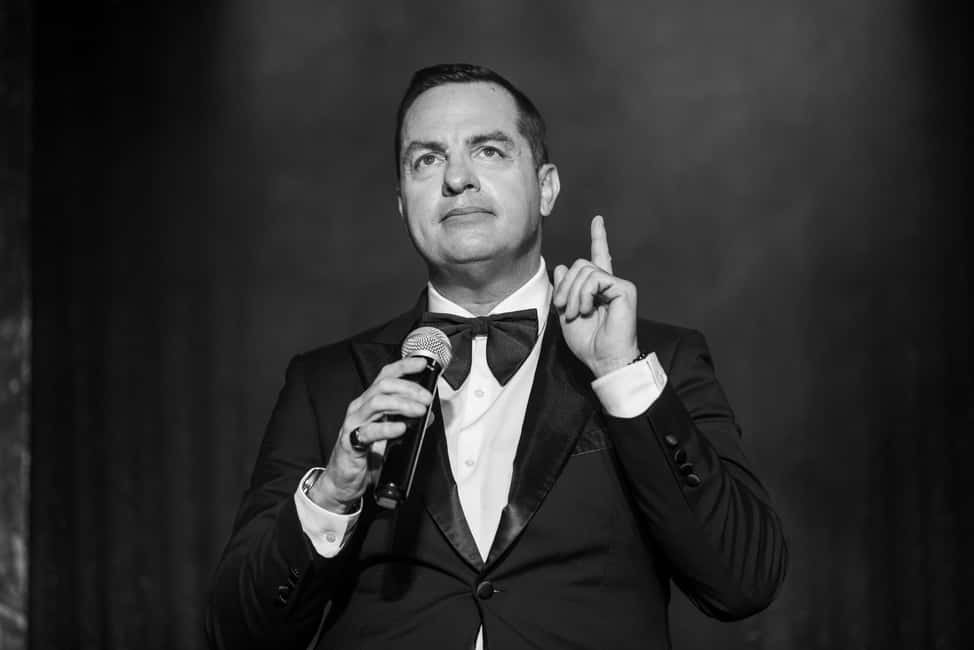 Las Vegas: Sinatra Live! - Tribute to Frank Sinatra - Michael Sinatra and the tribute style (not a cosplay impersonation)