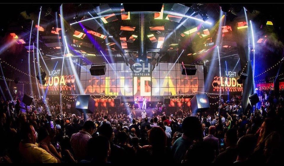 Las Vegas: Skip-the-Line VIP Nightclub Crawl - Party bus cruise: drinks, music, and a moving pre-party