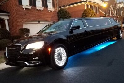 Las Vegas Strip at night like a Star with champagne by luxury limo - 3 or 5 hrs - Champagne and Drinks Included, Plus Bottled Water for the Long Night