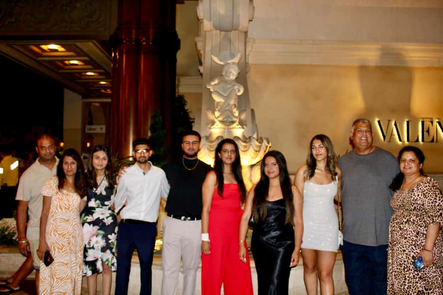 Las Vegas Strip Limo Tour with Champagne and Photos - Bellagio Fountain photo stop: where timing really matters