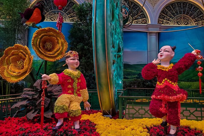 Las Vegas Strip Walking Tour - Bellagio Conservatory & Botanical Garden: the calm break on a loud street