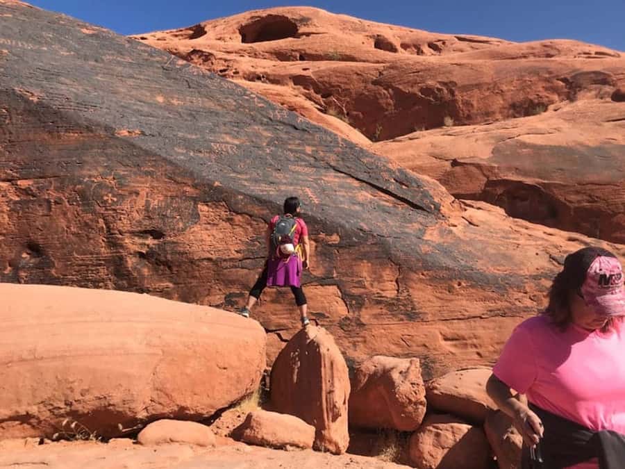 Las Vegas: Valley of Fire Half-Day Guided Hike with Pickup - White Dome Loop (1.1 Miles): Slot Canyon Scenery Without the Long Haul