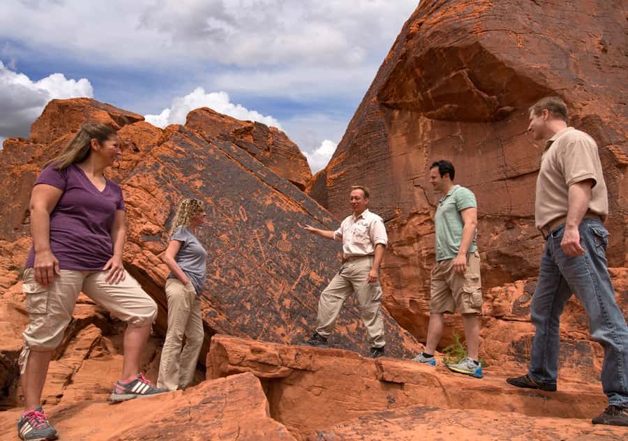 Las Vegas: Valley of Fire Tour in Luxury Tour Trekker - What the small group means for your day