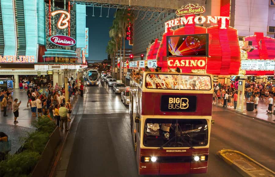 Las Vegas: Vegas After Dark Night Tour with Free Drink (21+) - Live guide + risque stories: how the tour stays fun, not just factual