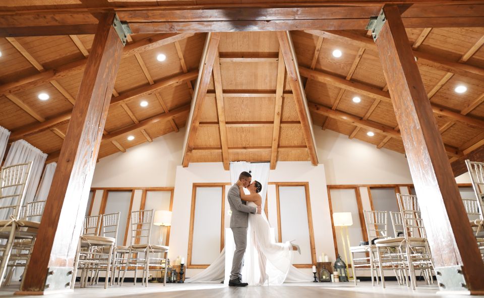 Las Vegas Wedding with Limousine Transportation - Key points before you book