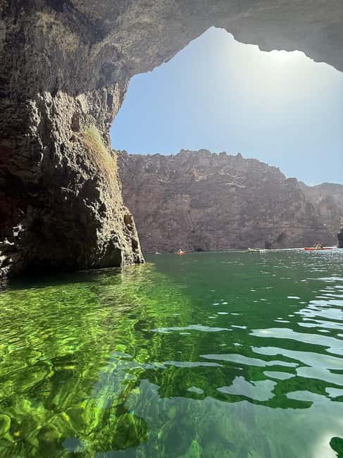 Las Vegas/Willow Beach: Guided Kayak Tour to Emerald Cave - Emerald Cave Stop (About 30 Minutes): Glowing Water Without the Chaos
