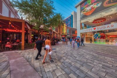 Luenell at Jimmy Kimmel's Comedy Club at the LINQ Promenade - Entering Jimmy Kimmel’s Comedy Club: what your ticket really buys