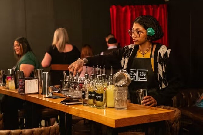 Mixology Masterclass at the Cabinet of Curiosities in Las Vegas - Meet Daniel Ponsky: teaching style that keeps it moving