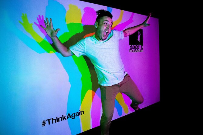 Paradox Museum in Las Vegas: Exit Reality, Enter Fun Illusions - How the Photo Spots Work (Upside-Down, Cutting Sofa, Mirrors)