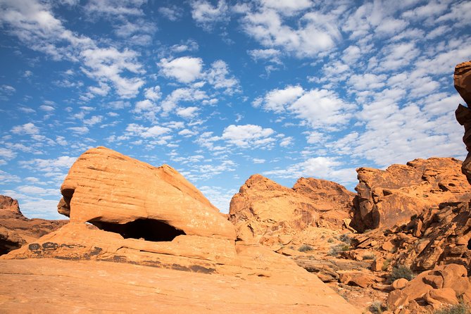 Photographer's Dream: Valley of Fire Hiking Tour - White Domes Trail: slot-canyon style hiking that stays vacation-friendly