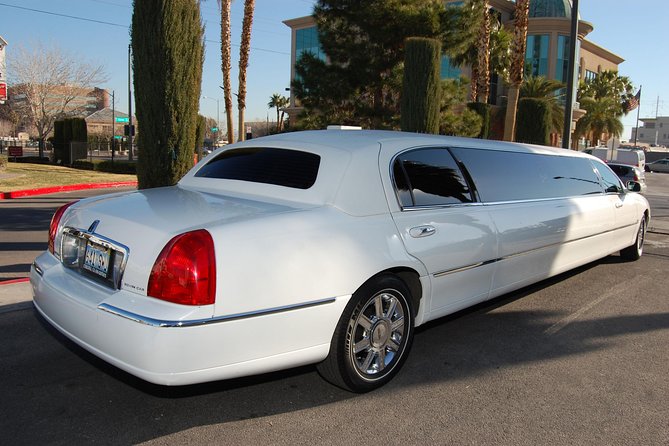 Private Las Vegas Hotel to Airport Luxury Limousine Transfer - Welcome touches like chilled wine or champagne: nice, but not a guarantee