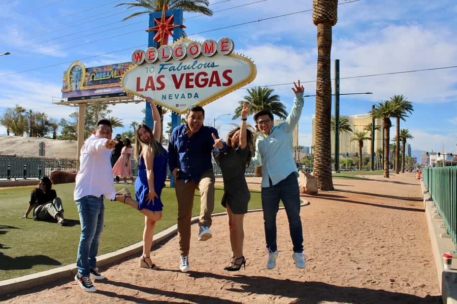 Private Limo 2.5hr Tour of Vegas with Champagne - Bellagio fountain views and the Welcome sign photo moment