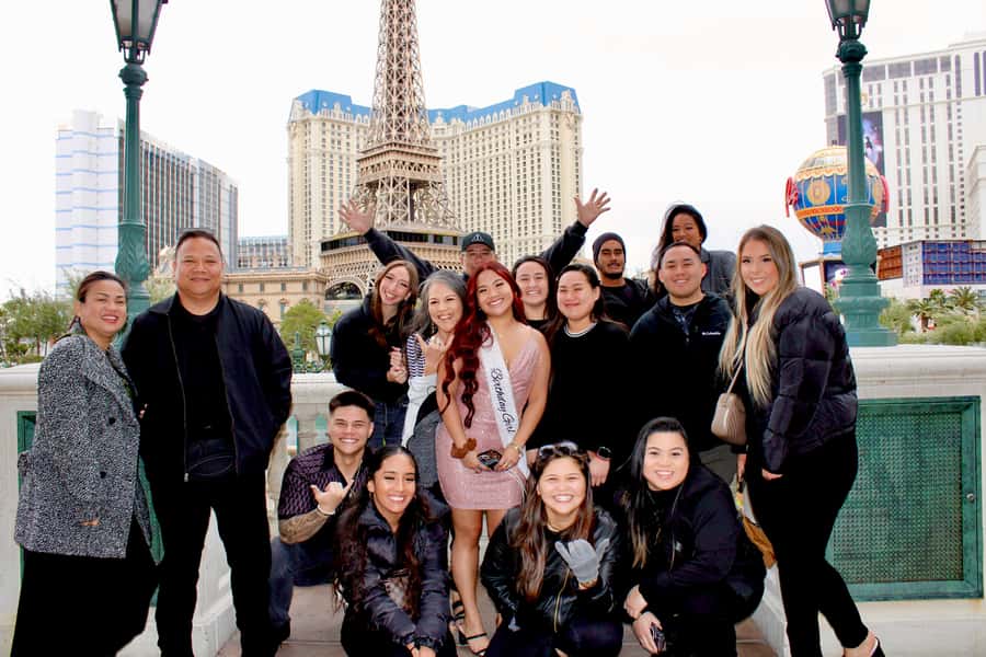 Private Limo 2.5hr Tour of Vegas with Champagne - Day vs night: which Vegas vibe suits your limo tour?