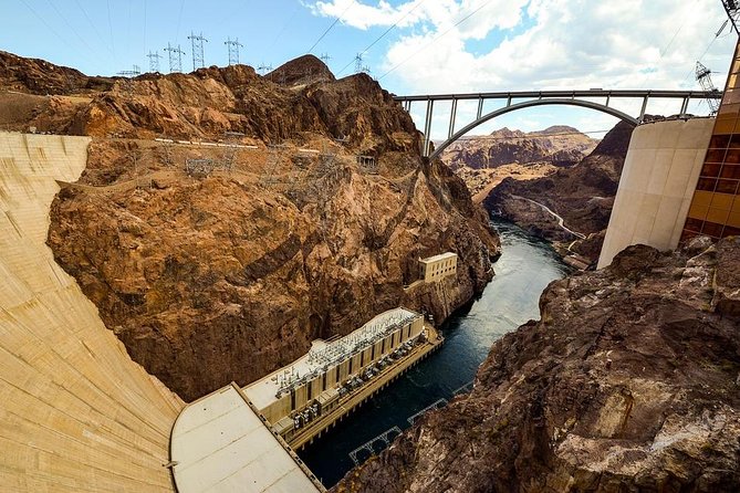 Private roundtrip from Las Vegas to Hoover Dam by SUV - 3.5 hrs - Timing tips: book ahead and pick the right moment to go