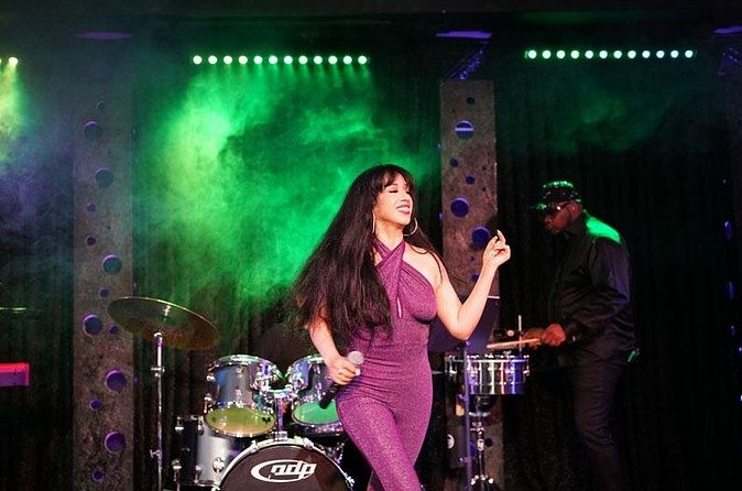 Queen Selena: A Tribute to the Latin Pop Superstar in Las Vegas - Performance length: 70 minutes of energy, not an all-night party