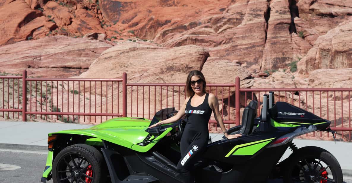 Red Rock Canyon Guided Automatic Slingshot Tour - First photo stop at Red Rock Canyon: quick wow, no hike required