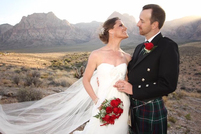 Red Rock Canyon Wedding by Private Limousine - From hotel pickup to your marriage license step