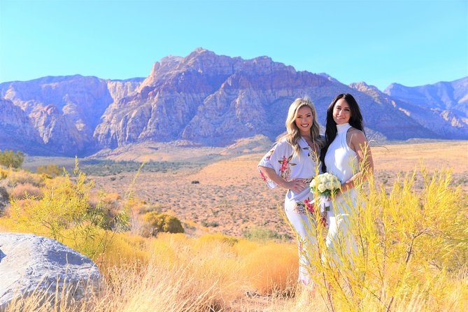 Red Rock Canyon Wedding by Private Limousine - Red Rock Canyon ceremony grounds: the part you’ll remember