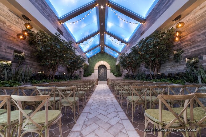 Romantic Las Vegas Wedding Package - The 1 hour 30 flow: from the Married in Las Vegas sign to the aisle