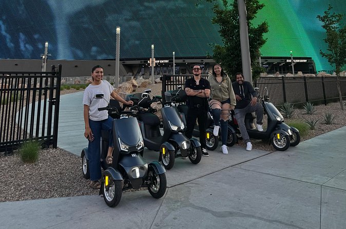 Scooter Tour of the Las Vegas Strip - Welcome to Fabulous Las Vegas Sign: First Photos, Fast Orientation
