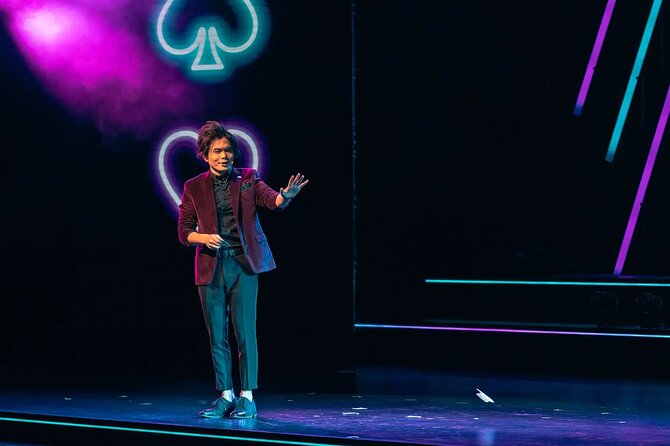 Shin Lim at the Palazzo Hotel and Casino Las Vegas - Entering the Palazzo Theatre: getting set up for close-up magic