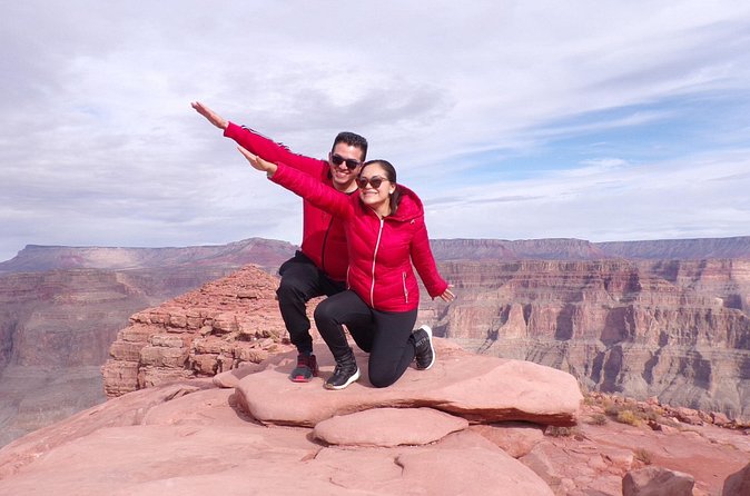 Spanish Grand Canyon Tour with Skywalk Access and Lunch - Transportation, Comfort, and the Stuff That Makes the Day Go Smoothly