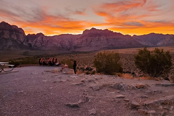 Sunset Hike and Photography Tour near Red Rock with Optional 7 Magic Mountains - What the guide does for your photos (and why it matters)