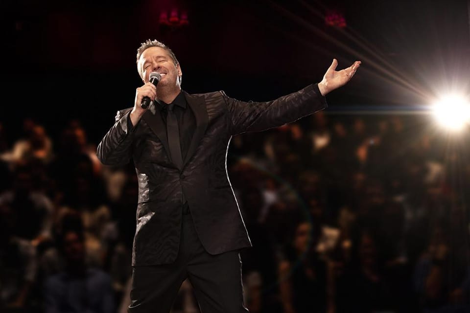 Terry Fator: One Man, a Hundred Voices, a Thousand Laughs! - The real star technique: ventriloquism that sells the illusion