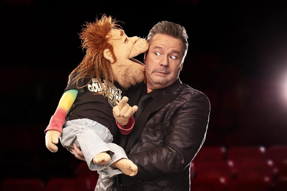 Terry Fator: One Man, a Hundred Voices, a Thousand Laughs! - Terry Fator’s “one man” setup: the talent behind the laughs