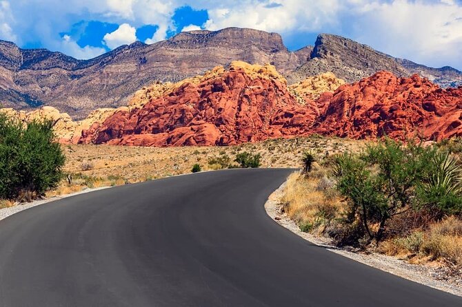 The Ultimate Red Rock Canyon Scenic Experience - Spring Mountain Ranch State Park: A Guided Nature Walk and Howard Hughes Estate Access